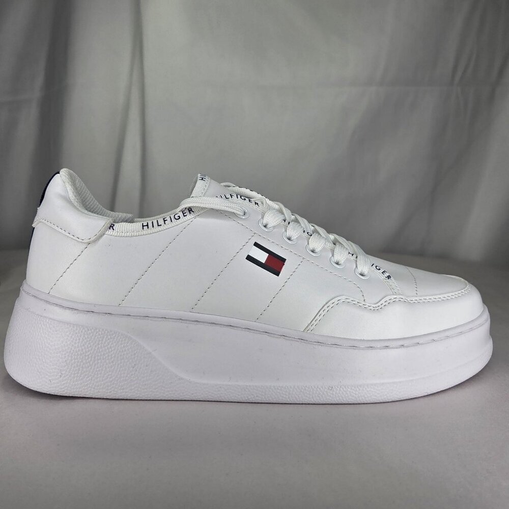 Tommy Hilfiger Grazie Lace up Fashion Sneakers, White, 8M
